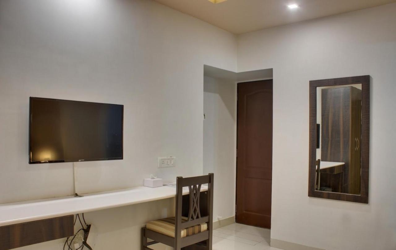 Hotel Galaxy Comforts Mumbai Exterior photo
